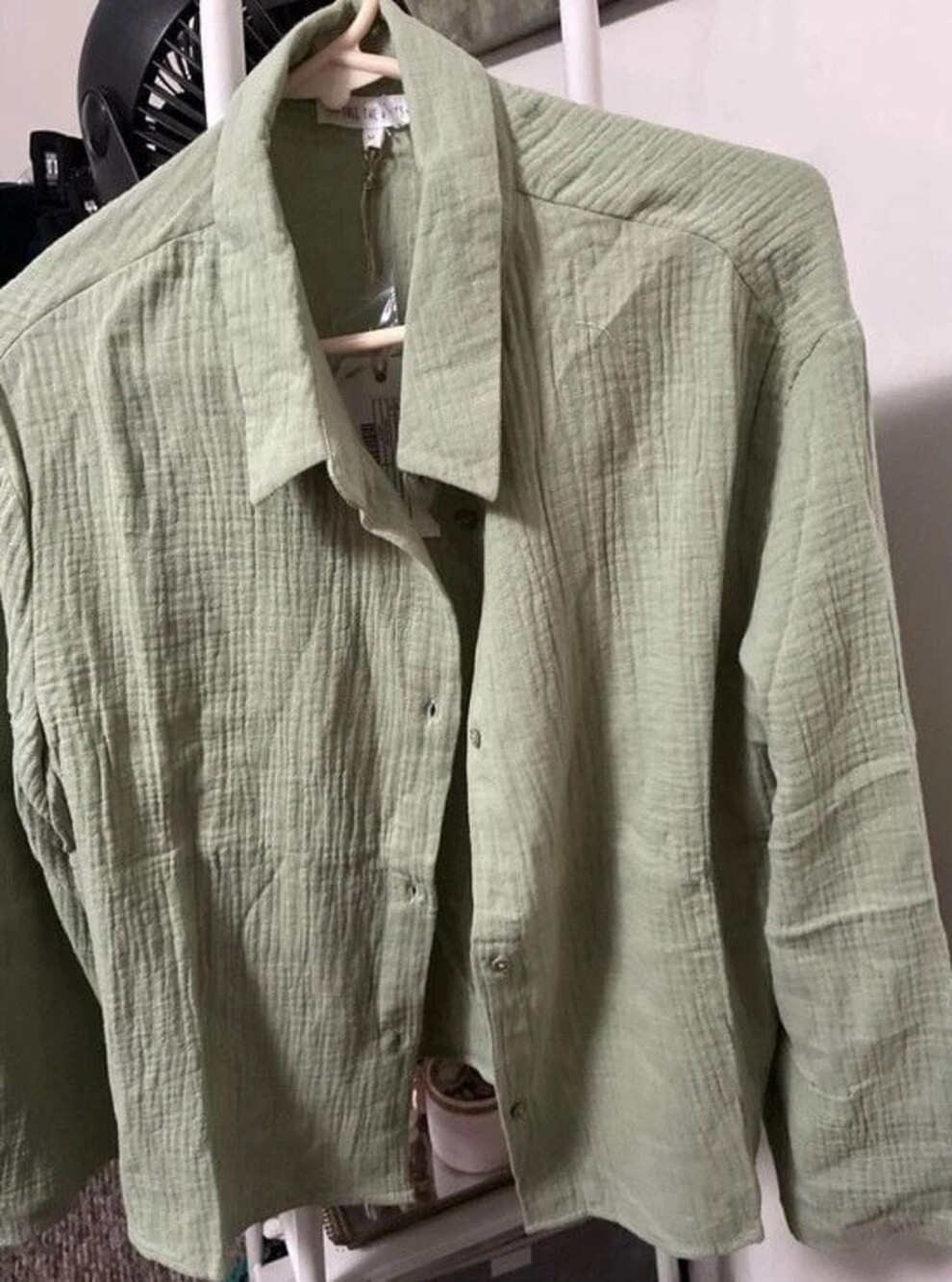 Free the roses women’s medium blouse light green button up gauze nwt